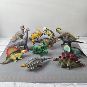 Museum Dinosaur 12 Figure Collection Pre-owned Unused w Names Educational